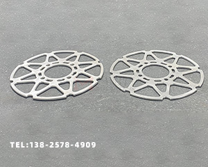 變形的鋁板如何快速調(diào)平呢？用什么機(jī)器呢？</a>