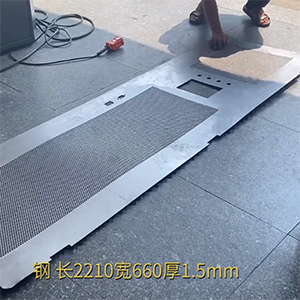 1.5mm厚機(jī)柜網(wǎng)板矯平機(jī)-高精密機(jī)箱機(jī)柜整平機(jī)-一次校平，沖孔網(wǎng)無(wú)反彈