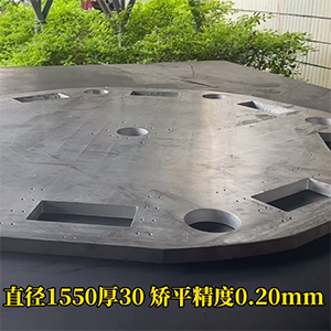 30mm厚鋼板，直徑1.55米機加工變形矯平機視頻